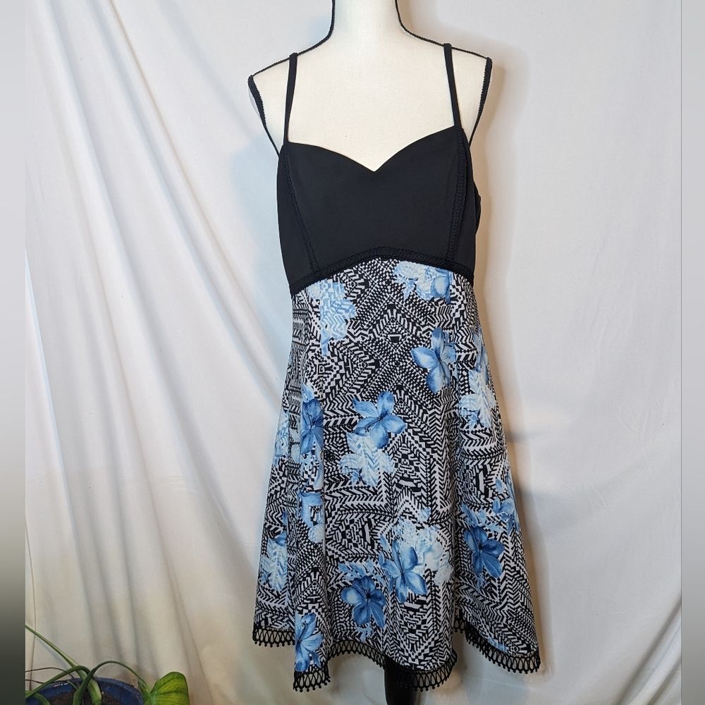EUC - Guess! Floral and Geometric A Line Dress - 14